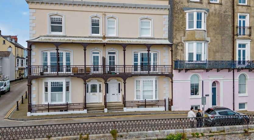 Photo of 1 Bed in Tenby
