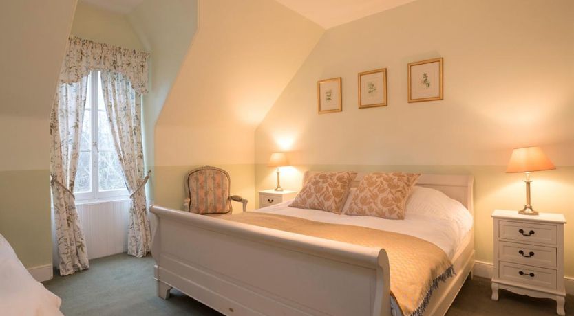 Photo of 12 Bed in Balnabruaich