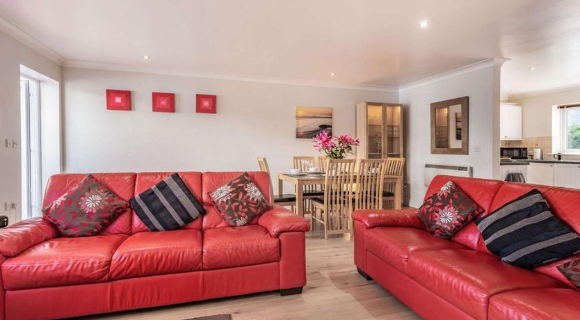 Photo of 3 Bed in Freshwater East