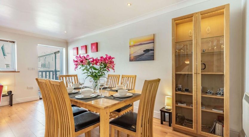 Photo of 3 Bed in Freshwater East