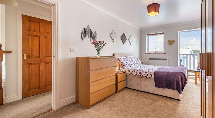 Photo of 3 Bed in Freshwater East