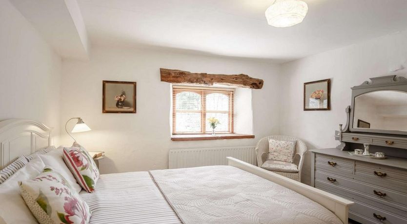 Photo of 2 Bed in Kirkland