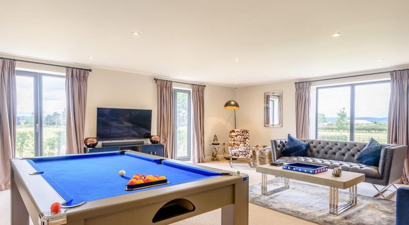 Photo of 5 Bed in Madley