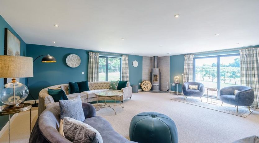 Photo of 5 Bed in Madley