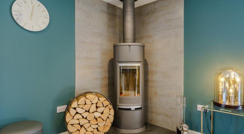 Photo of 5 Bed in Madley