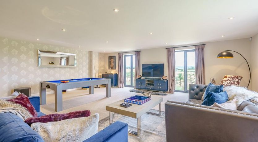 Photo of 5 Bed in Madley