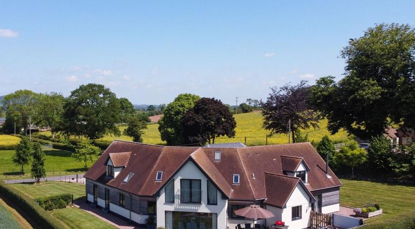 Photo of in Madley (78646)