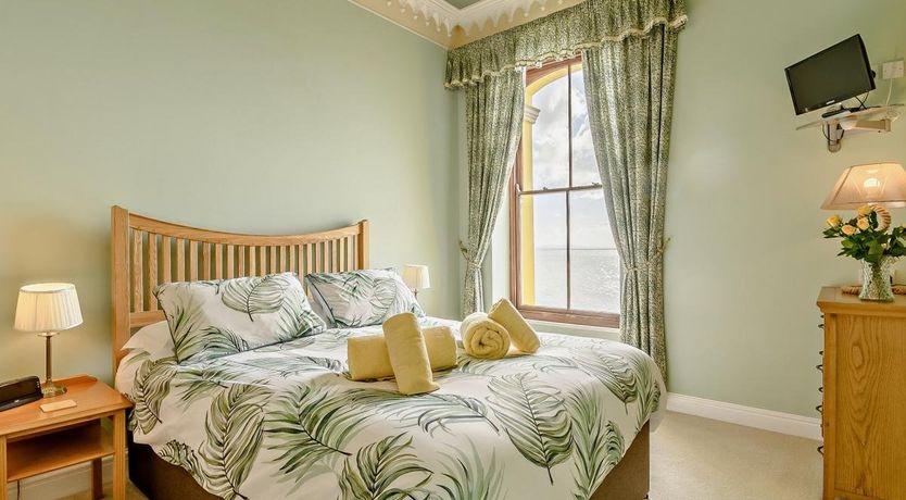 Photo of 2 Bed in Tenby