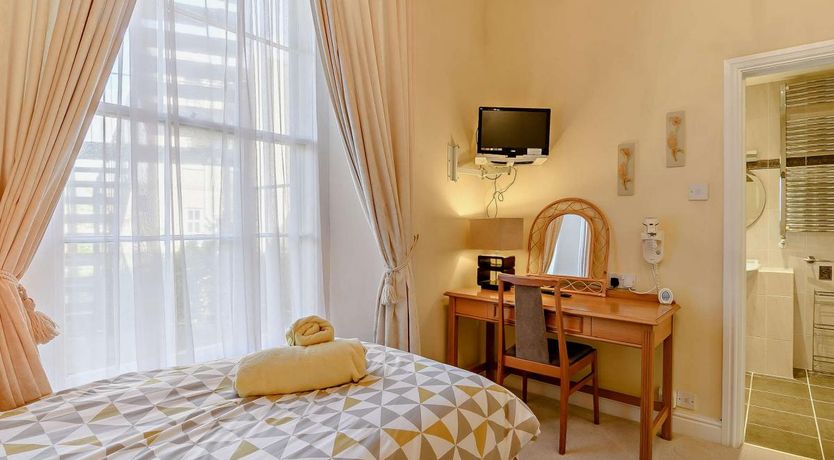 Photo of 2 Bed in Tenby