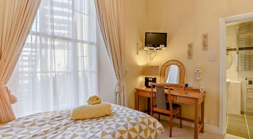 Photo of 2 Bed in Tenby