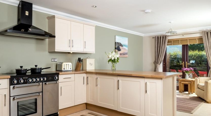 Photo of 4 Bed in Lower Cwmtwrch