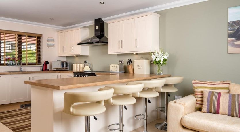 Photo of 4 Bed in Lower Cwmtwrch