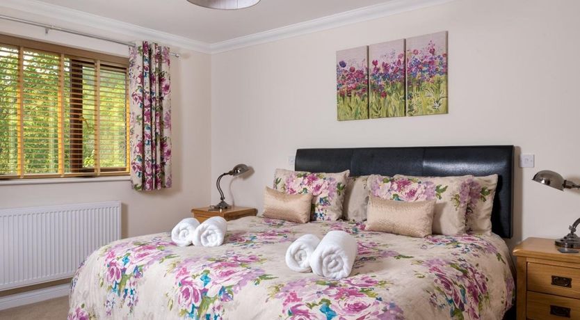 Photo of 4 Bed in Lower Cwmtwrch