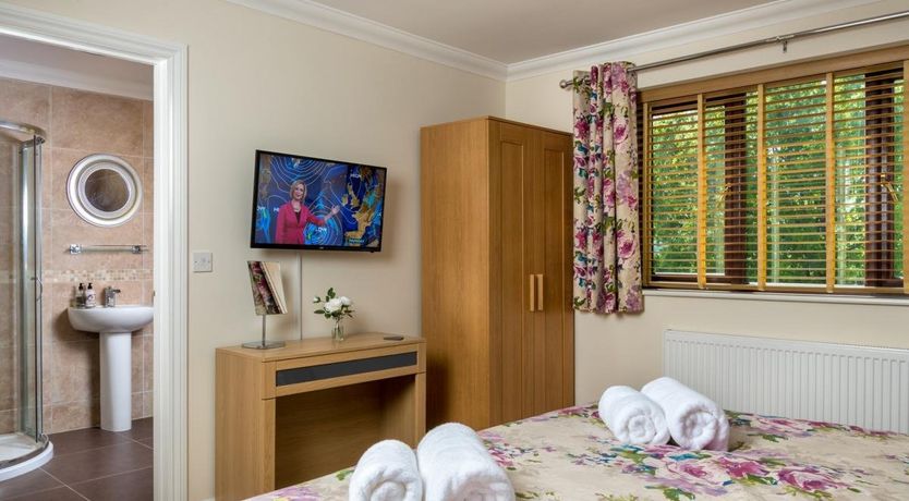 Photo of 4 Bed in Lower Cwmtwrch