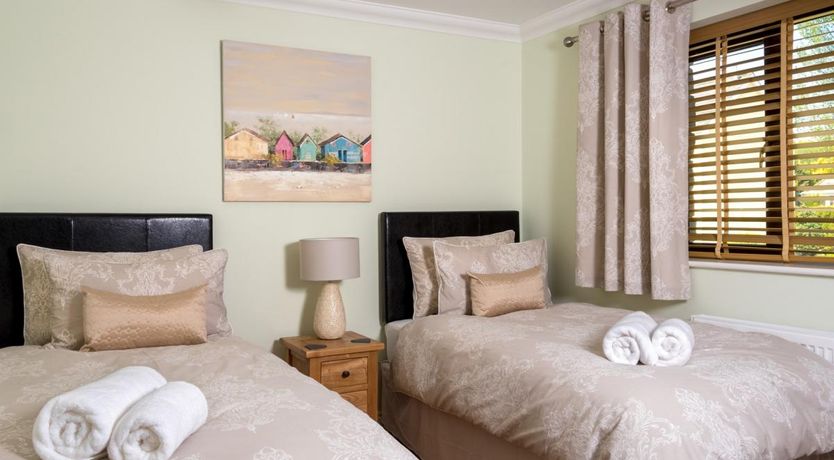 Photo of 4 Bed in Lower Cwmtwrch