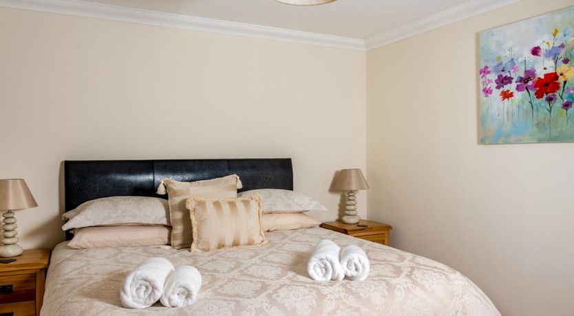 Photo of 4 Bed in Lower Cwmtwrch