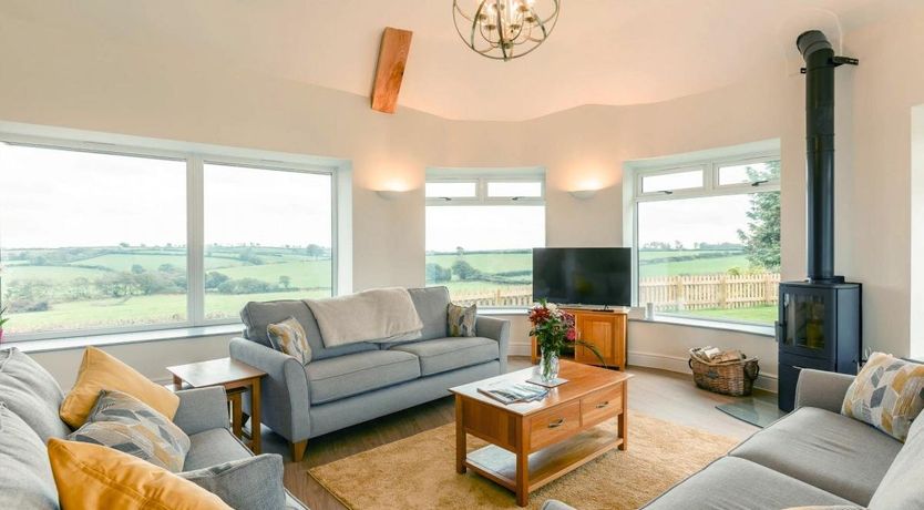 Photo of 5 Bed in Brayford