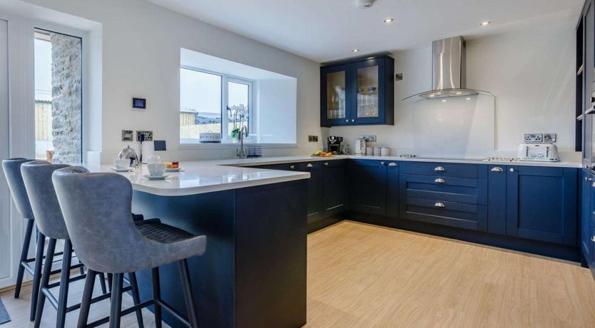 Photo of 5 Bed in Brayford