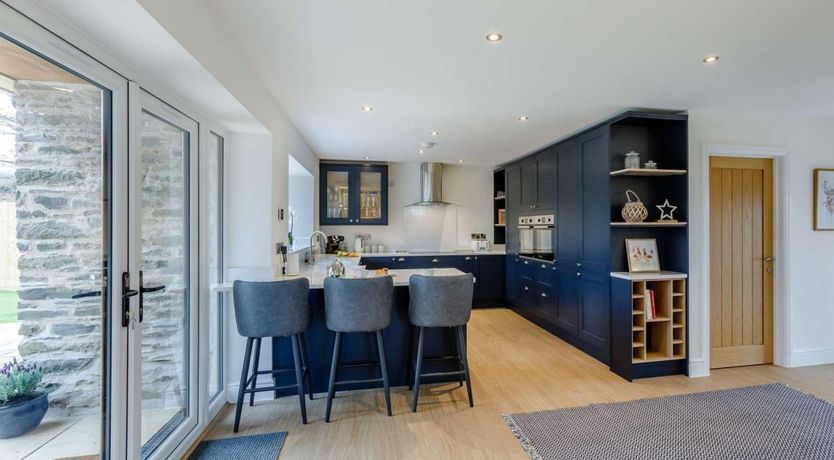 Photo of 5 Bed in Brayford