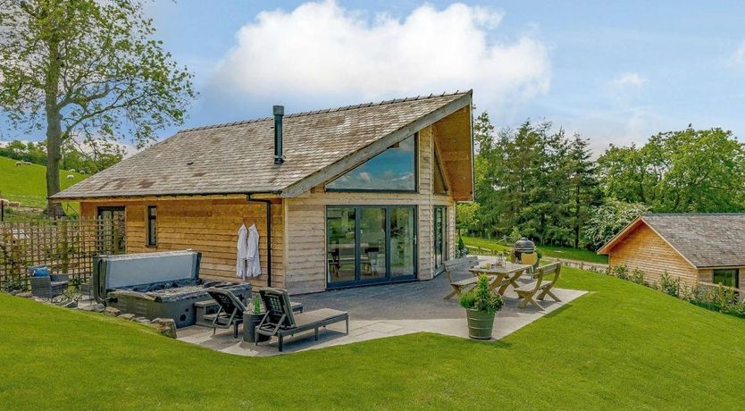 Photo of 2 Bed in Llandyssil