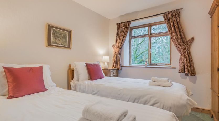 Photo of 3 Bed in Water Yeat