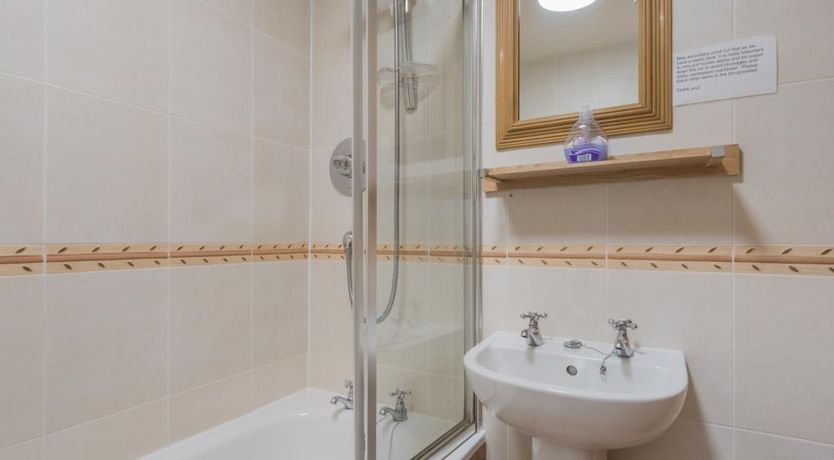 Photo of 3 Bed in Water Yeat