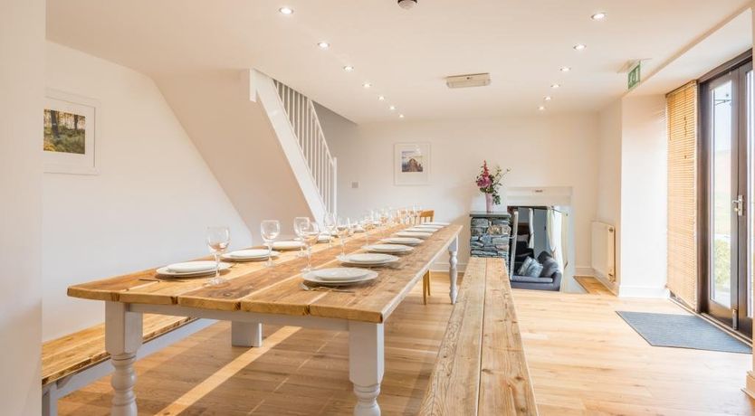 Photo of 7 Bed in Newlands