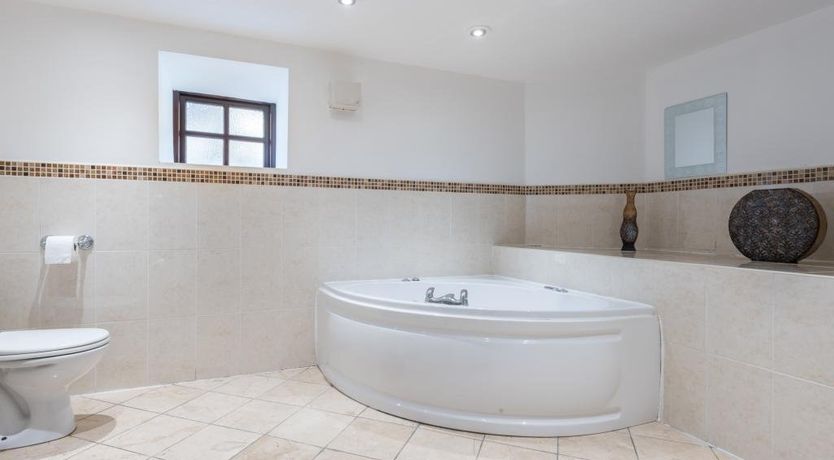 Photo of 7 Bed in Newlands