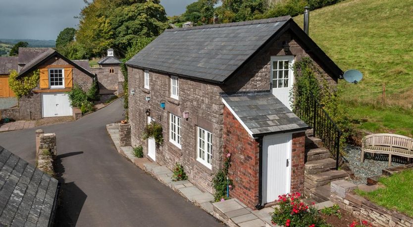 Photo of 1 Bed in Llansantffraed