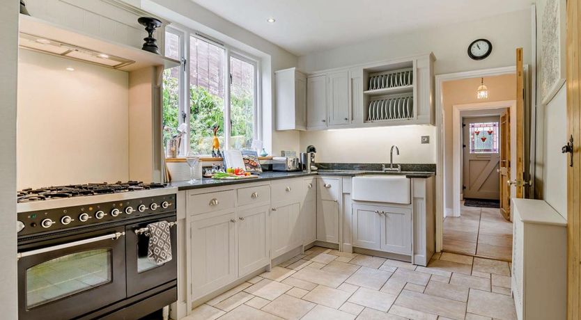 Photo of 4 Bed in Weston-super-Mare