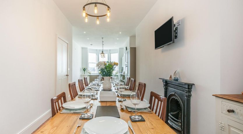 Photo of 5 Bed in Margate