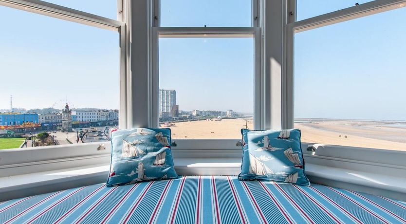 Photo of 5 Bed in Margate