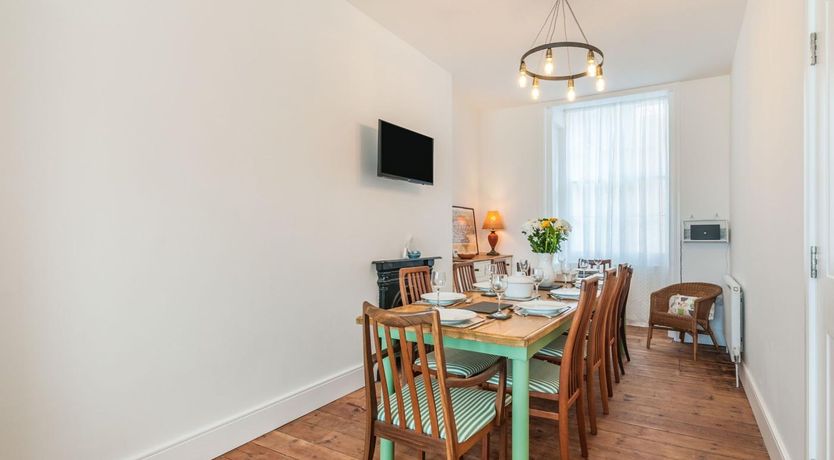 Photo of 5 Bed in Margate