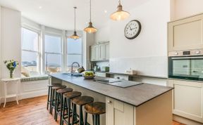 Photo of 5 Bed in Margate