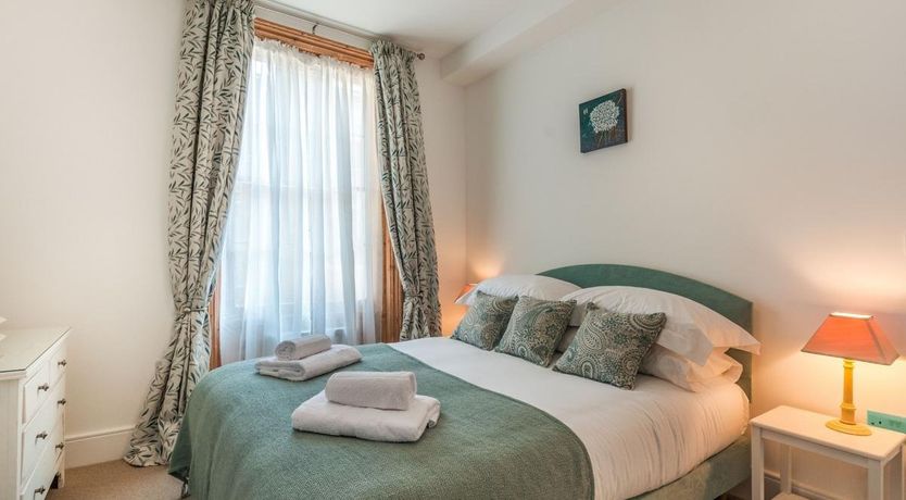 Photo of 5 Bed in Margate