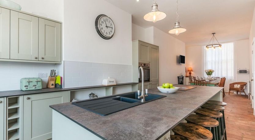 Photo of 5 Bed in Margate