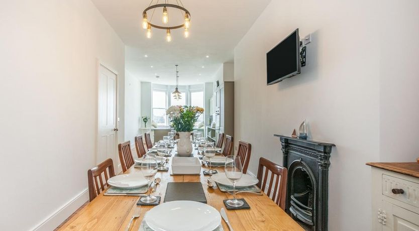 Photo of 5 Bed in Margate