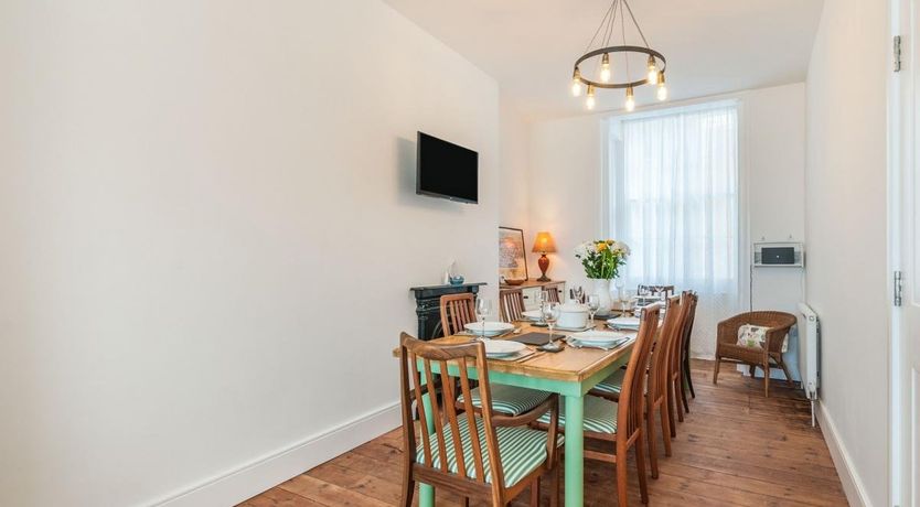 Photo of 5 Bed in Margate