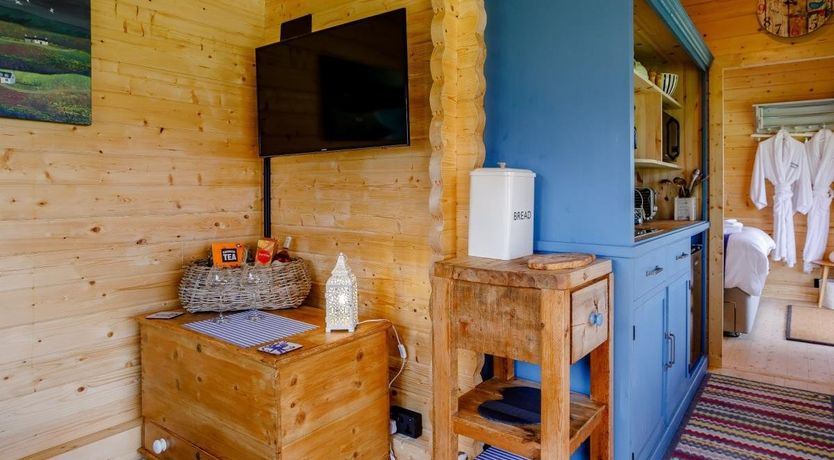 Photo of 1 Bed in Polbathic