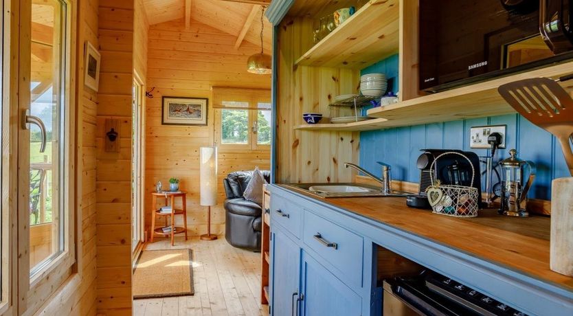 Photo of 1 Bed in Polbathic