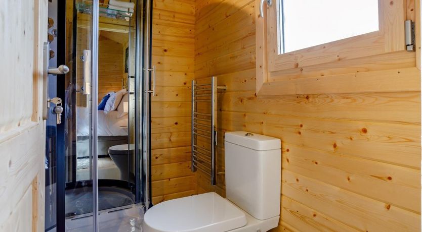 Photo of 1 Bed in Polbathic