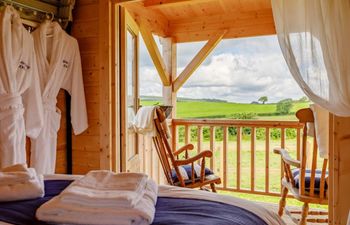 Log Cabin in South Cornwall Holiday Cottage