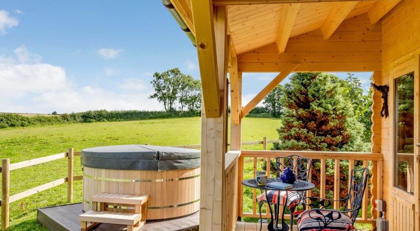 Photo of 1 Bed in Polbathic