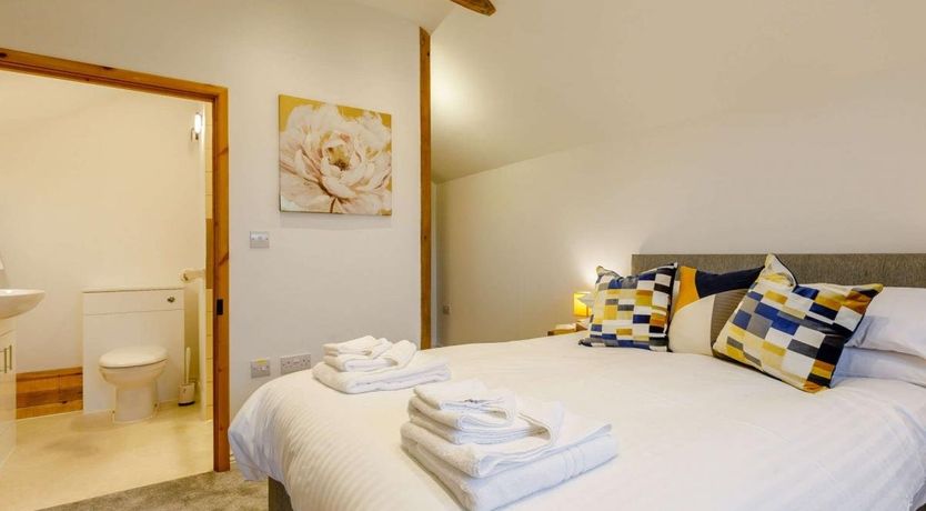 Photo of 2 Bed in Atherington