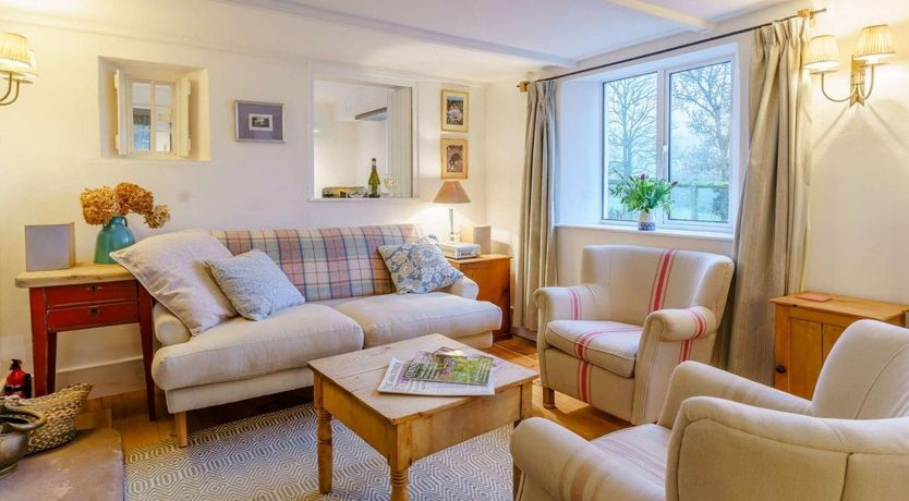 Photo of 4 Bed in Cwmcarvan