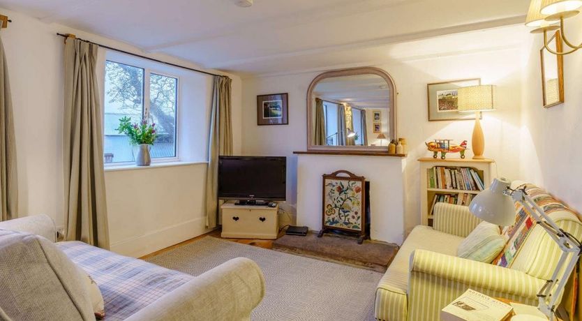 Photo of 4 Bed in Cwmcarvan