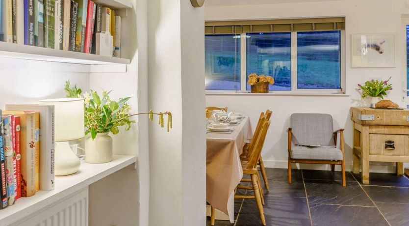 Photo of 4 Bed in Cwmcarvan