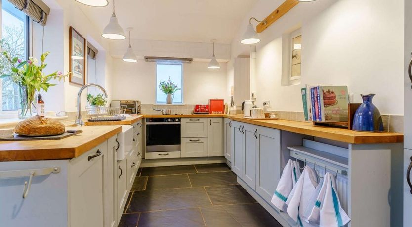 Photo of 4 Bed in Cwmcarvan