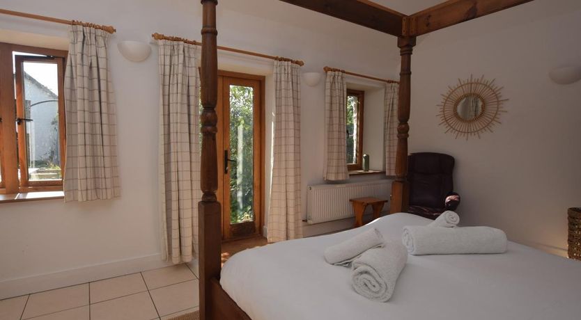 Photo of 7 Bed in Aberdovey