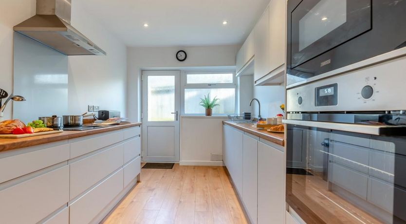 Photo of 3 Bed in Tenby